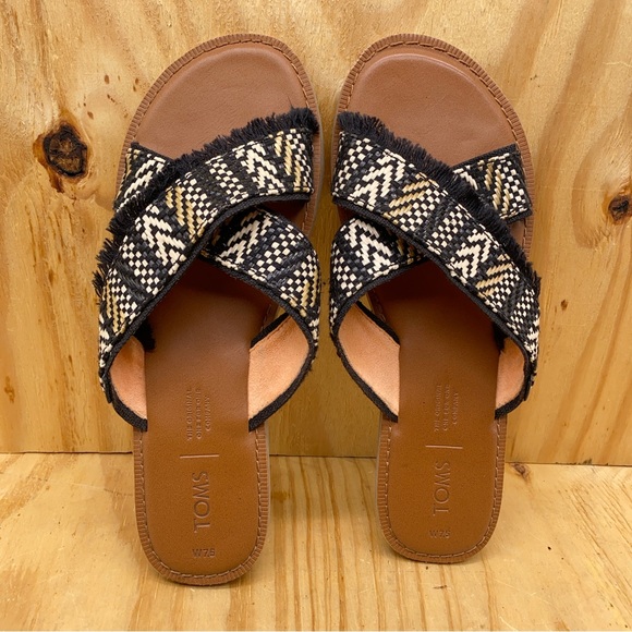TOMS Black Woven Fringe Sandals Women’s Slip On Flat Criss Cross Slides Size - Picture 3 of 9